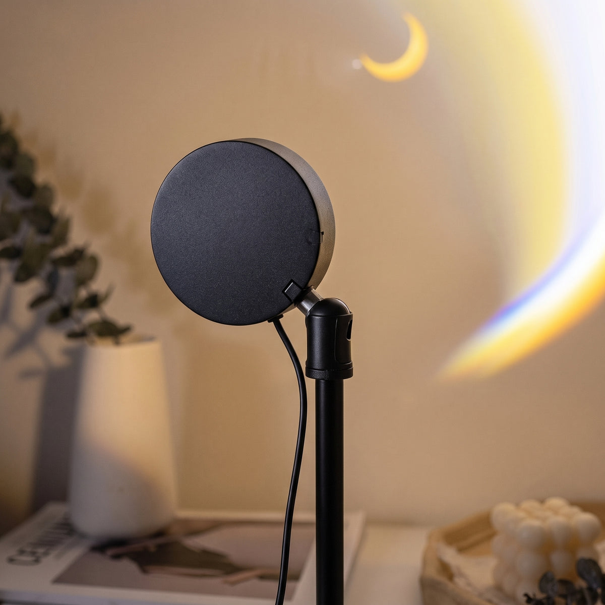Gros plan sur le projecteur de la lampe Sunset & Moon